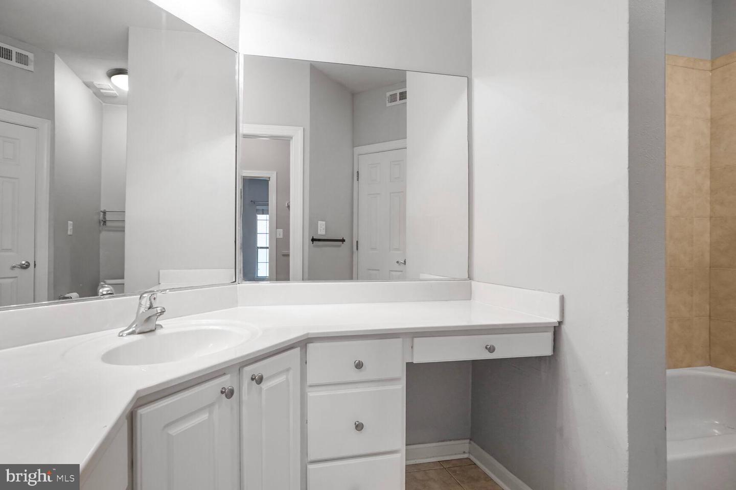 3906 PENDERVIEW DR #701, FAIRFAX, Virginia 22033, 2 Bedrooms Bedrooms, ,2 BathroomsBathrooms,Residential,For sale,3906 PENDERVIEW DR #701,VAFX2256768 MLS # VAFX2256768