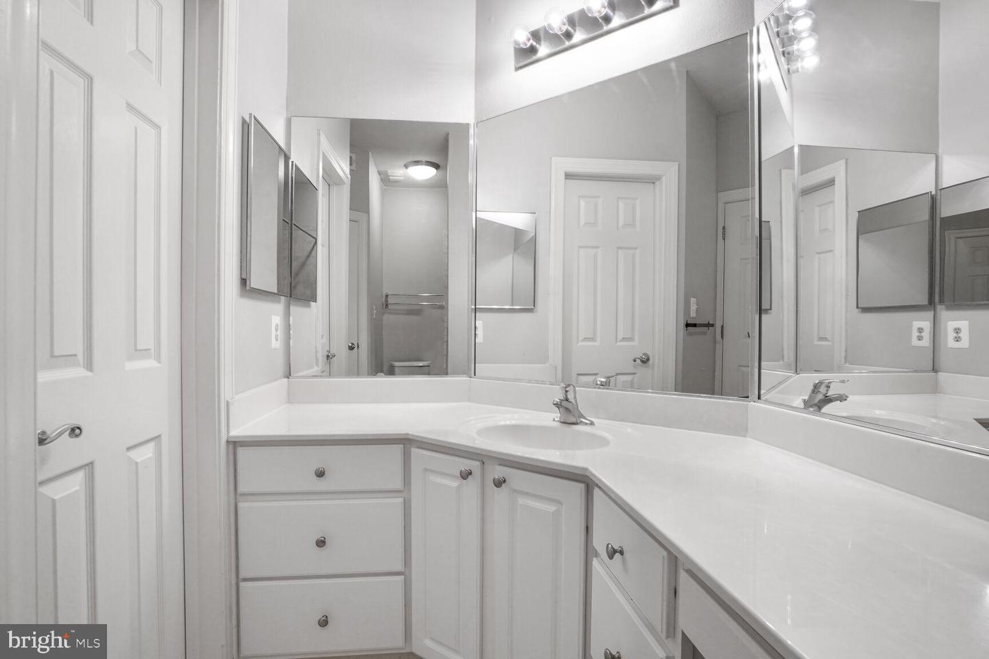 3906 PENDERVIEW DR #701, FAIRFAX, Virginia 22033, 2 Bedrooms Bedrooms, ,2 BathroomsBathrooms,Residential,For sale,3906 PENDERVIEW DR #701,VAFX2256768 MLS # VAFX2256768