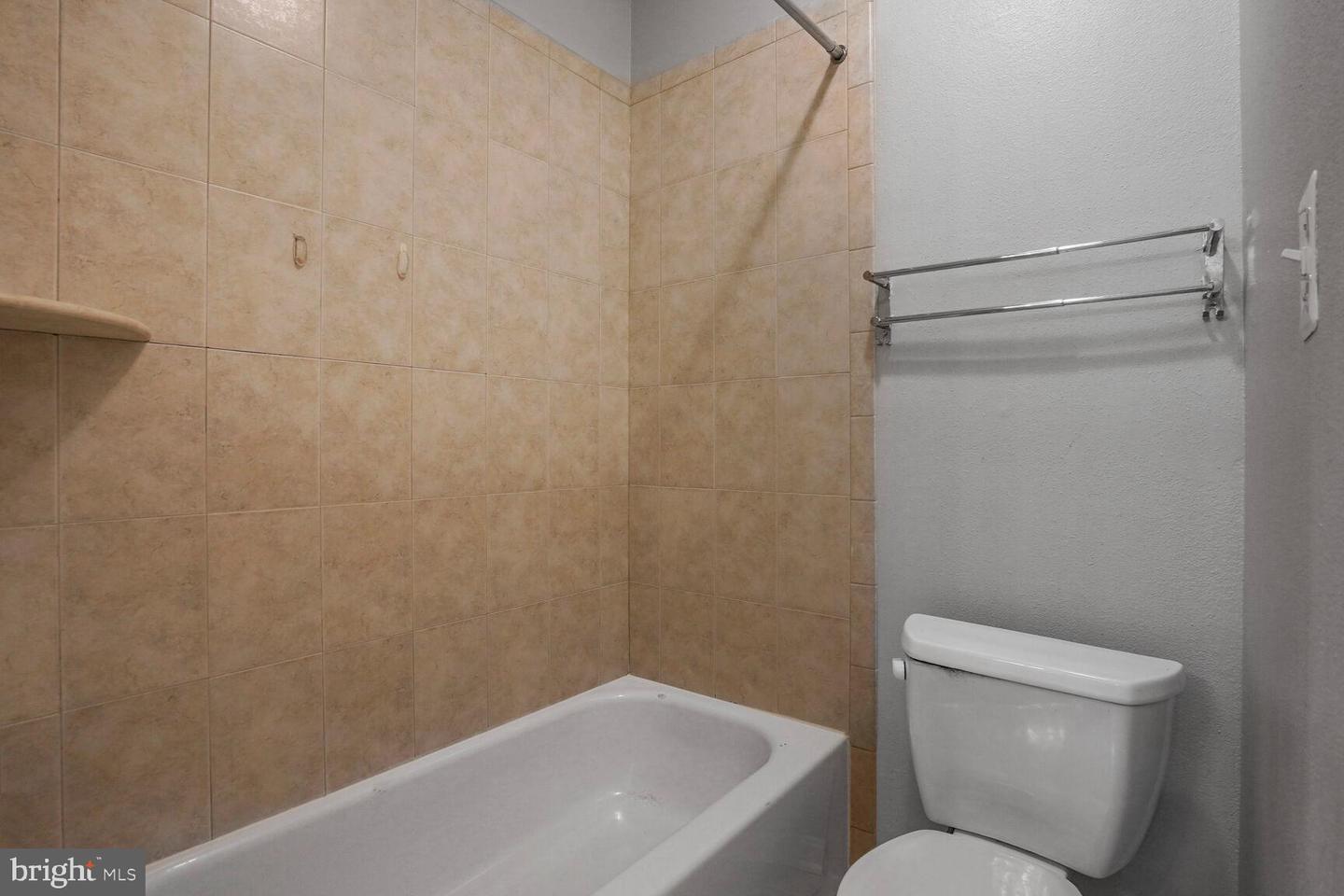 3906 PENDERVIEW DR #701, FAIRFAX, Virginia 22033, 2 Bedrooms Bedrooms, ,2 BathroomsBathrooms,Residential,For sale,3906 PENDERVIEW DR #701,VAFX2256768 MLS # VAFX2256768