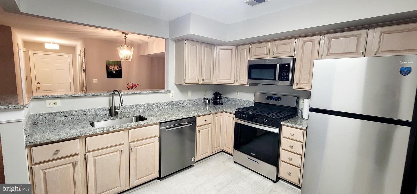12253 FAIRFIELD HOUSE DR #405, FAIRFAX, Virginia 22033, 2 Bedrooms Bedrooms, ,2 BathroomsBathrooms,Residential,For sale,12253 FAIRFIELD HOUSE DR #405,VAFX2256908 MLS # VAFX2256908