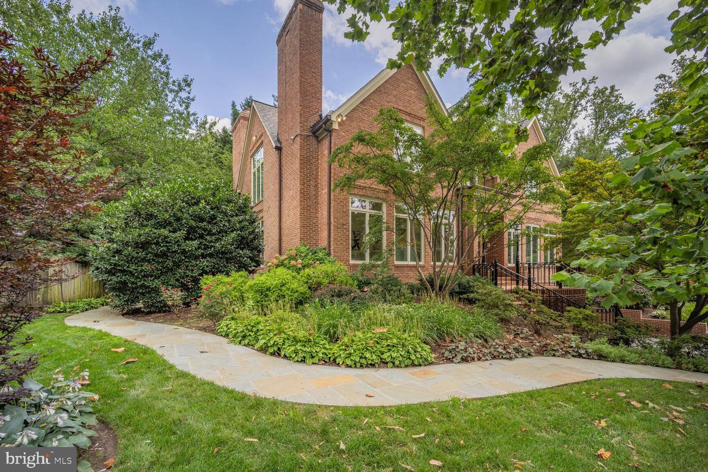 3121 ARIZONA AVE NW, WASHINGTON, District Of Columbia 20016, 5 Bedrooms Bedrooms, ,4 BathroomsBathrooms,Residential,For sale,3121 ARIZONA AVE NW,DCDC2211544 MLS # DCDC2211544