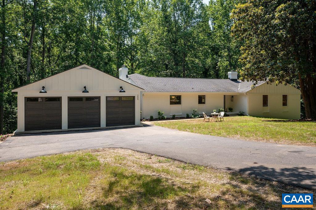 209 MONTVUE DR, CHARLOTTESVILLE, Virginia 22901, 4 Bedrooms Bedrooms, ,3 BathroomsBathrooms,Residential,For sale,209 MONTVUE DR,667022 MLS # 667022