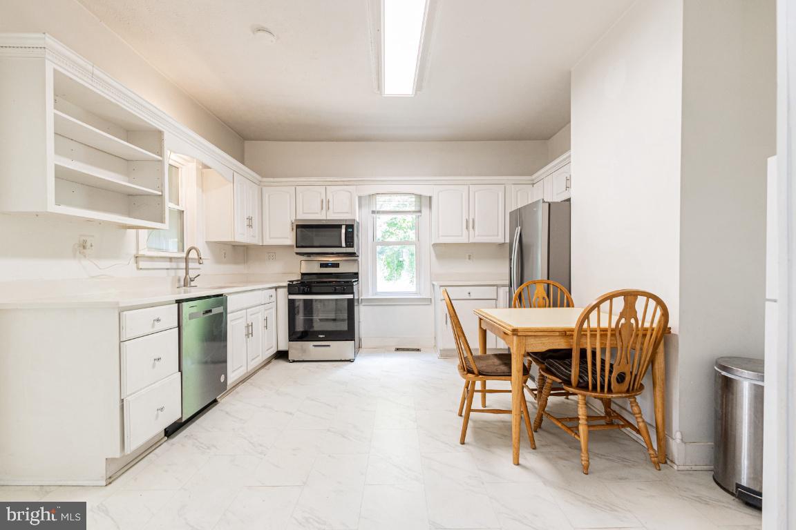 518 WARREN AVE, FRONT ROYAL, Virginia 22630, 4 Bedrooms Bedrooms, ,2 BathroomsBathrooms,Residential,For sale,518 WARREN AVE,VAWR2011778 MLS # VAWR2011778