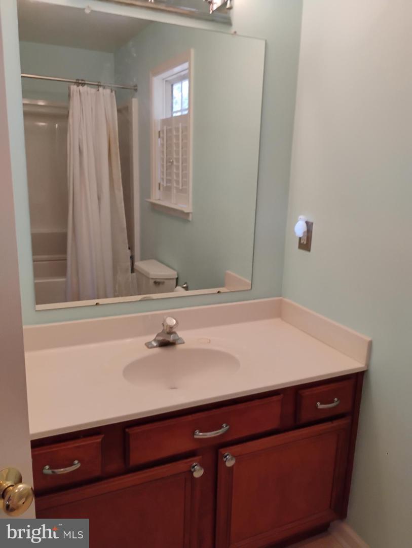 11 COTTONWOOD DR, BARBOURSVILLE, Virginia 22923, 3 Bedrooms Bedrooms, ,2 BathroomsBathrooms,Residential,For sale,11 COTTONWOOD DR,VAGR2000742 MLS # VAGR2000742