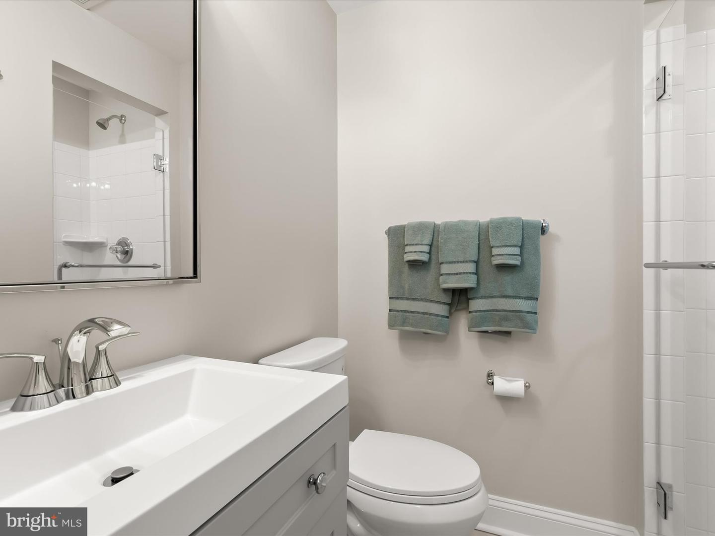 5135 YUMA ST NW, WASHINGTON, District Of Columbia 20016, 4 Bedrooms Bedrooms, ,5 BathroomsBathrooms,Residential,For sale,5135 YUMA ST NW,DCDC2211618 MLS # DCDC2211618