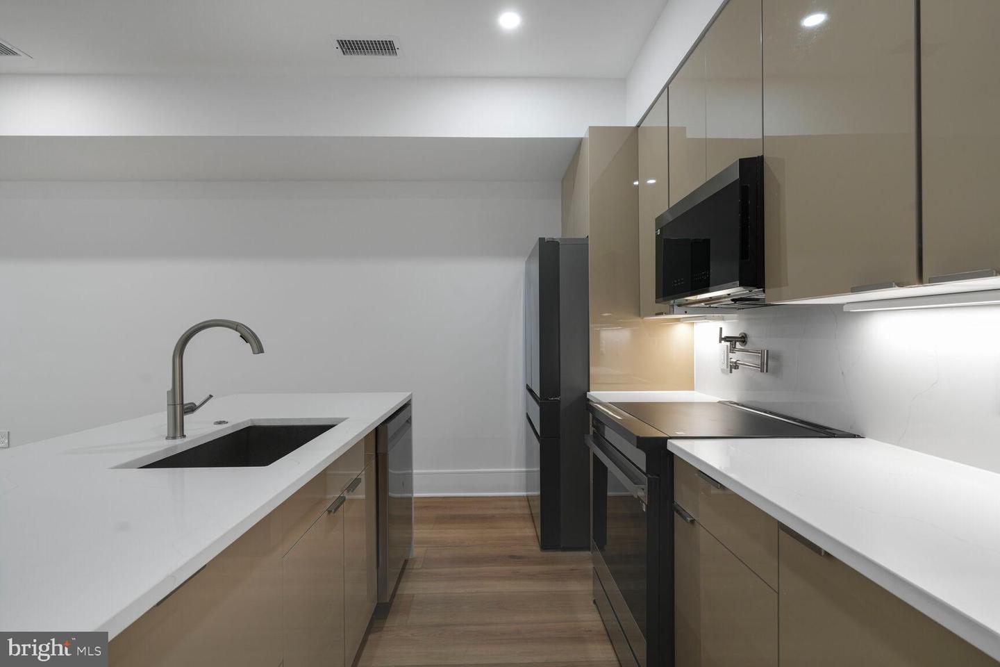 2524 41ST ST NW #UNIT 2, WASHINGTON, District Of Columbia 20007, 2 Bedrooms Bedrooms, ,2 BathroomsBathrooms,Residential,For sale,2524 41ST ST NW #UNIT 2,DCDC2211628 MLS # DCDC2211628