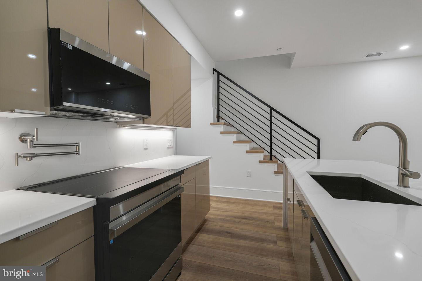 2524 41ST ST NW #UNIT 2, WASHINGTON, District Of Columbia 20007, 2 Bedrooms Bedrooms, ,2 BathroomsBathrooms,Residential,For sale,2524 41ST ST NW #UNIT 2,DCDC2211628 MLS # DCDC2211628