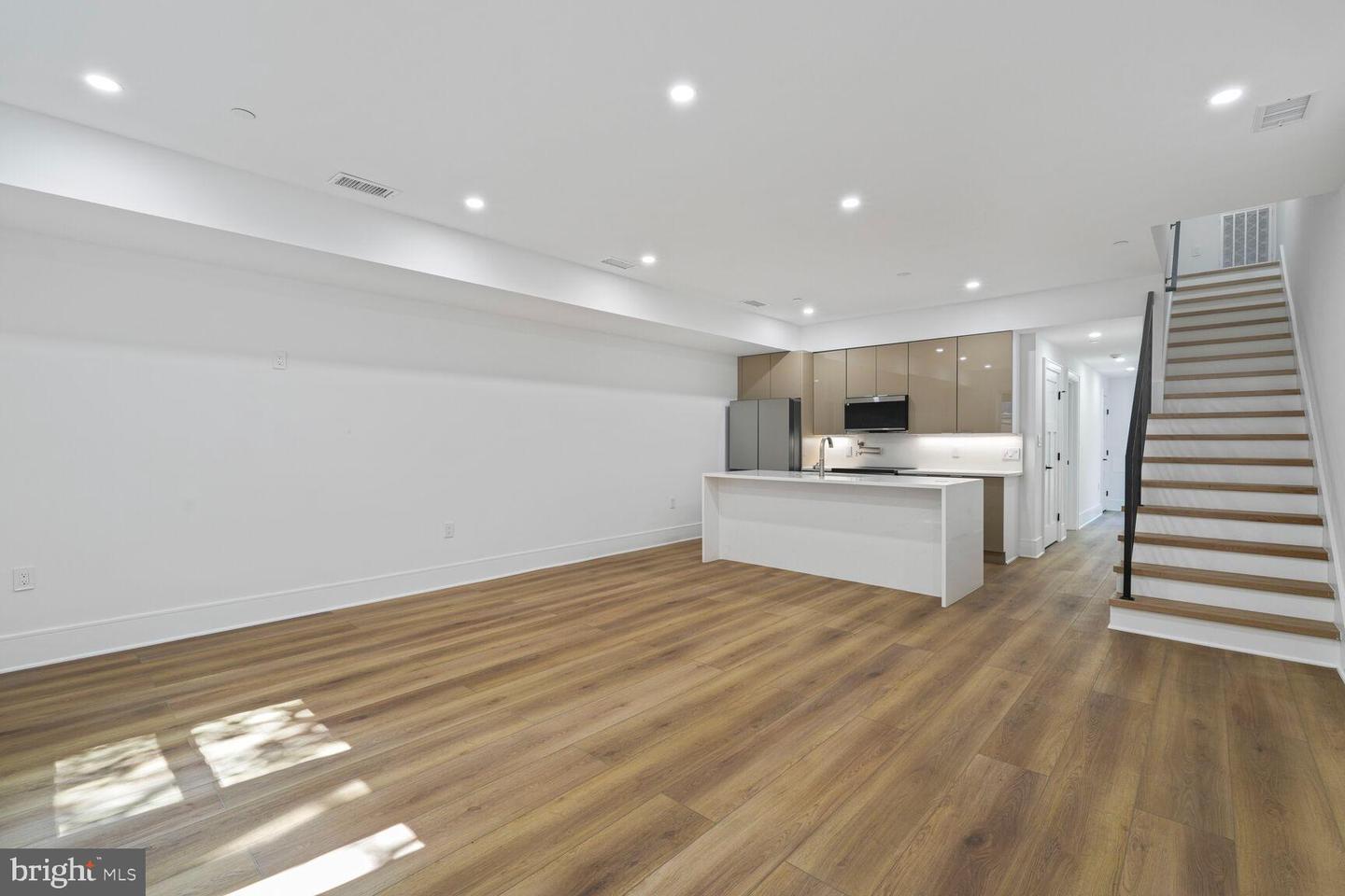 2524 41ST ST NW #UNIT 2, WASHINGTON, District Of Columbia 20007, 2 Bedrooms Bedrooms, ,2 BathroomsBathrooms,Residential,For sale,2524 41ST ST NW #UNIT 2,DCDC2211628 MLS # DCDC2211628