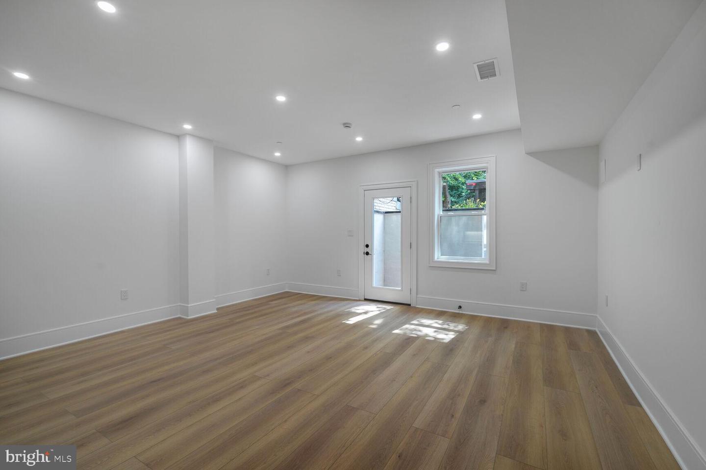 2524 41ST ST NW #UNIT 2, WASHINGTON, District Of Columbia 20007, 2 Bedrooms Bedrooms, ,2 BathroomsBathrooms,Residential,For sale,2524 41ST ST NW #UNIT 2,DCDC2211628 MLS # DCDC2211628