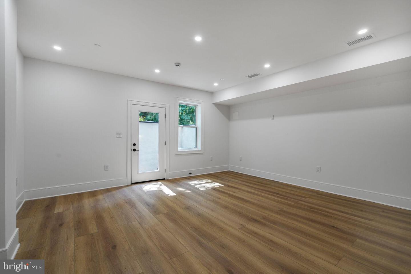 2524 41ST ST NW #UNIT 2, WASHINGTON, District Of Columbia 20007, 2 Bedrooms Bedrooms, ,2 BathroomsBathrooms,Residential,For sale,2524 41ST ST NW #UNIT 2,DCDC2211628 MLS # DCDC2211628