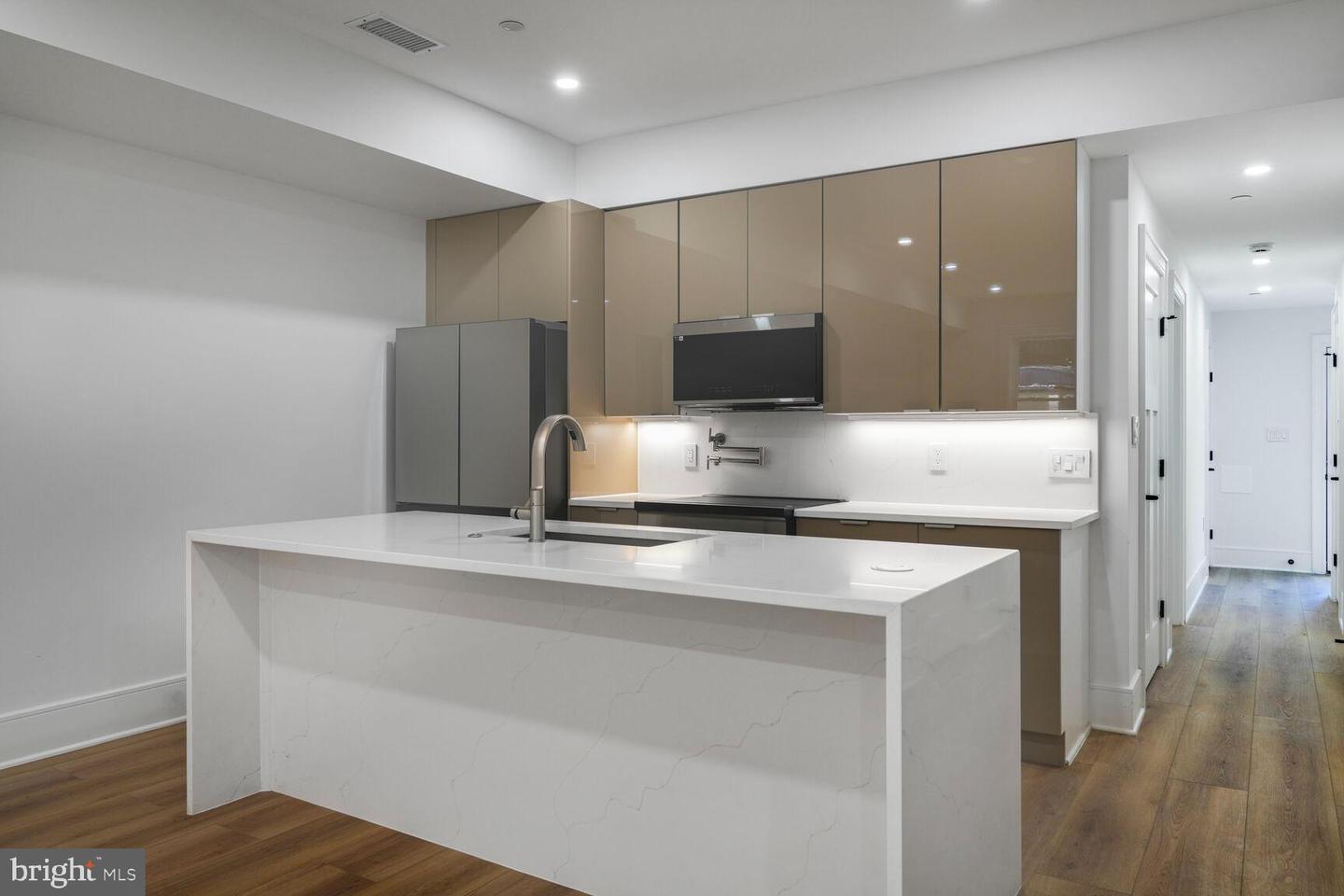 2524 41ST ST NW #UNIT 2, WASHINGTON, District Of Columbia 20007, 2 Bedrooms Bedrooms, ,2 BathroomsBathrooms,Residential,For sale,2524 41ST ST NW #UNIT 2,DCDC2211628 MLS # DCDC2211628