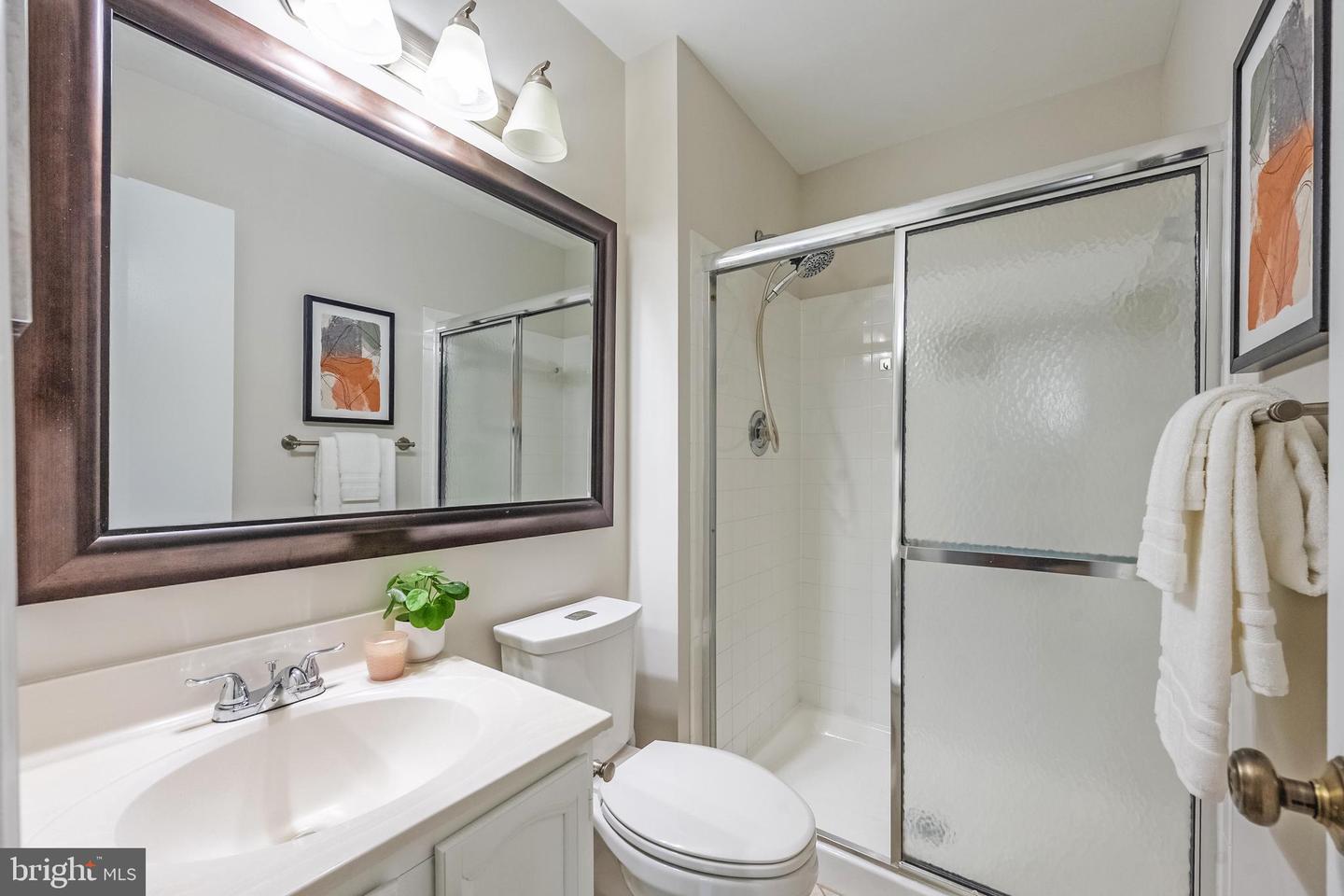 5415 NEW LONDON PARK DR, FAIRFAX, Virginia 22032, 3 Bedrooms Bedrooms, 12 Rooms Rooms,3 BathroomsBathrooms,Residential,For sale,5415 NEW LONDON PARK DR,VAFX2256872 MLS # VAFX2256872