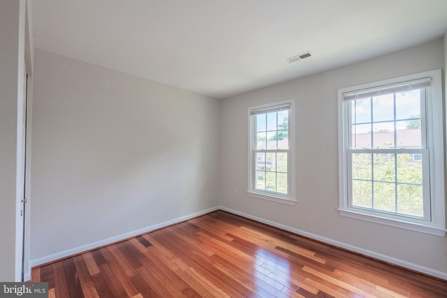 5415 NEW LONDON PARK DR, FAIRFAX, Virginia 22032, 3 Bedrooms Bedrooms, 12 Rooms Rooms,3 BathroomsBathrooms,Residential,For sale,5415 NEW LONDON PARK DR,VAFX2256872 MLS # VAFX2256872