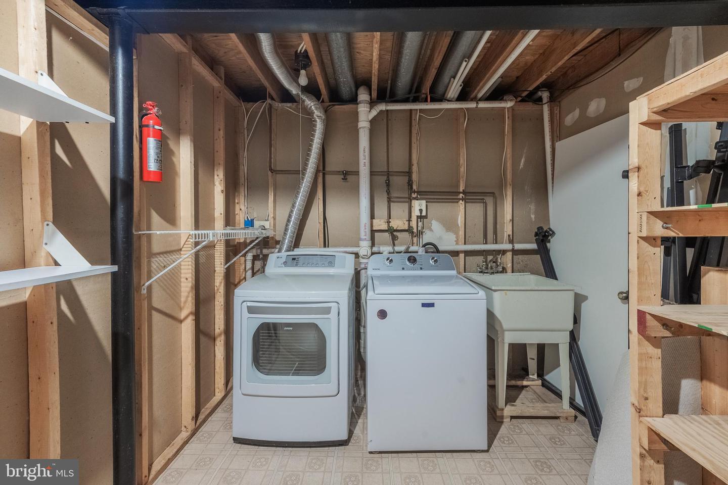 5415 NEW LONDON PARK DR, FAIRFAX, Virginia 22032, 3 Bedrooms Bedrooms, 12 Rooms Rooms,3 BathroomsBathrooms,Residential,For sale,5415 NEW LONDON PARK DR,VAFX2256872 MLS # VAFX2256872