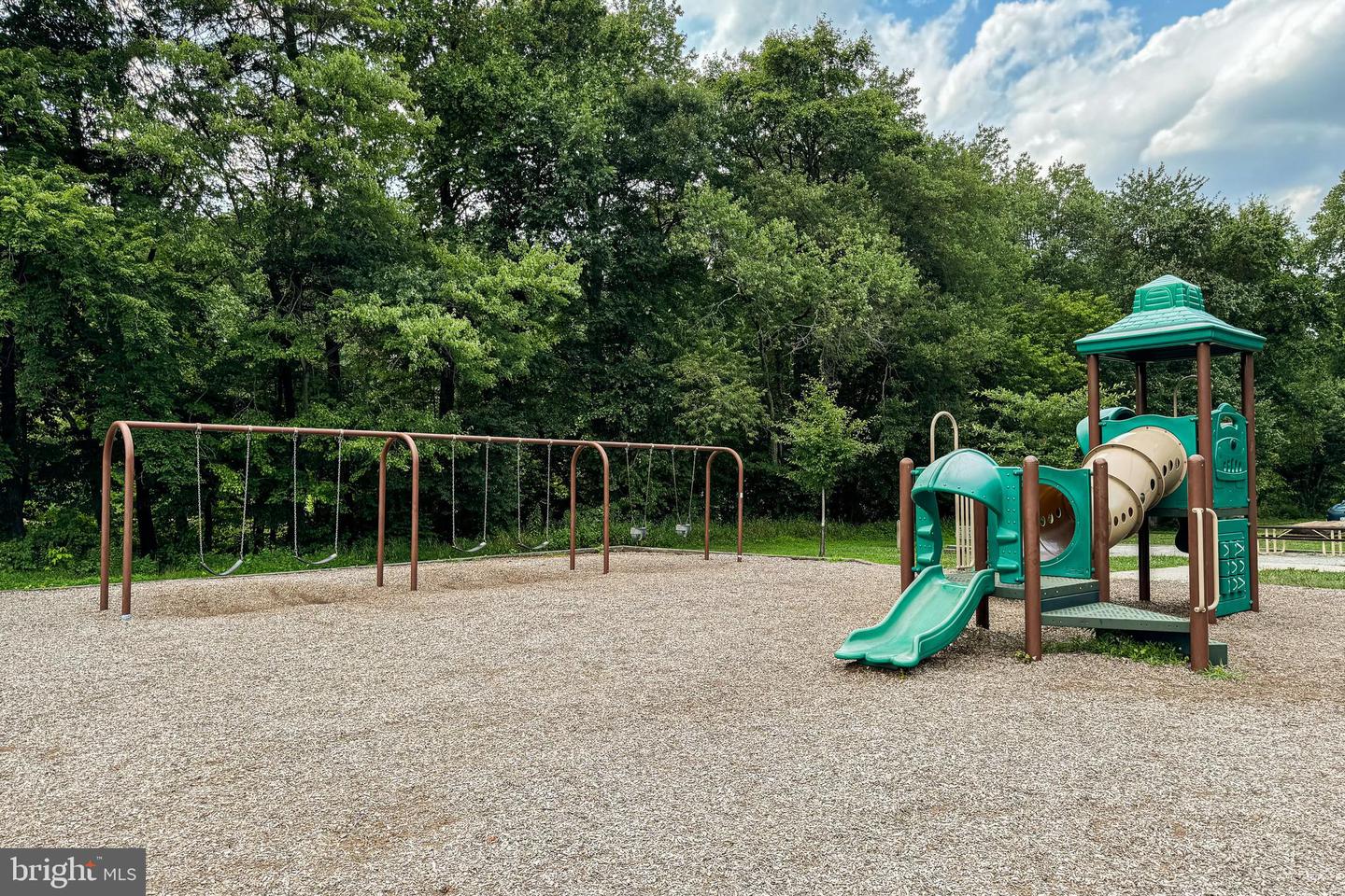 5415 NEW LONDON PARK DR, FAIRFAX, Virginia 22032, 3 Bedrooms Bedrooms, 12 Rooms Rooms,3 BathroomsBathrooms,Residential,For sale,5415 NEW LONDON PARK DR,VAFX2256872 MLS # VAFX2256872