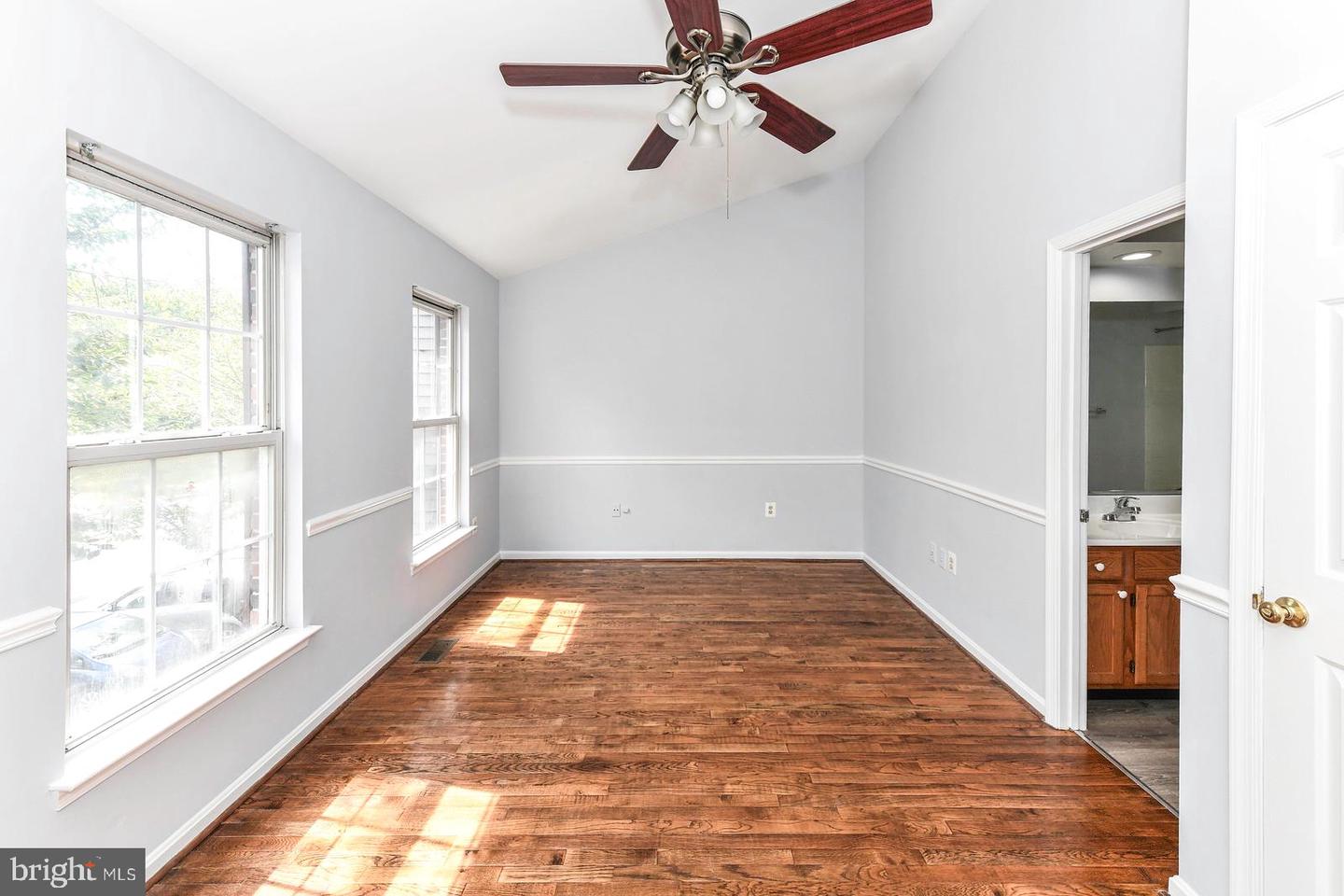 6046 RAINA DR, CENTREVILLE, Virginia 20120, 3 Bedrooms Bedrooms, ,3 BathroomsBathrooms,Residential,For sale,6046 RAINA DR,VAFX2256874 MLS # VAFX2256874