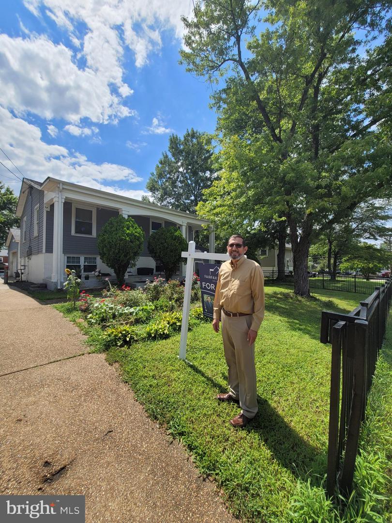 9111 YORKSHIRE LN, MANASSAS, Virginia 20111, 4 Bedrooms Bedrooms, ,3 BathroomsBathrooms,Residential,For sale,9111 YORKSHIRE LN,VAPW2099758 MLS # VAPW2099758