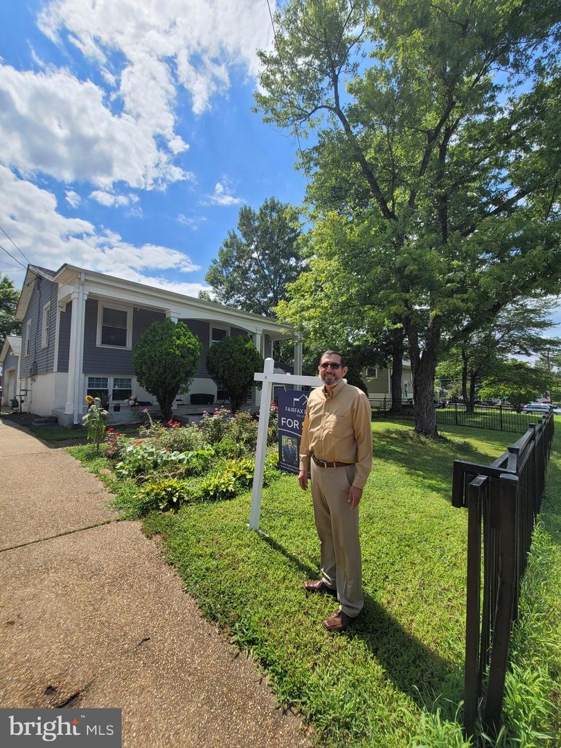 9111 YORKSHIRE LN, MANASSAS, Virginia 20111, 4 Bedrooms Bedrooms, ,3 BathroomsBathrooms,Residential,For sale,9111 YORKSHIRE LN,VAPW2099758 MLS # VAPW2099758