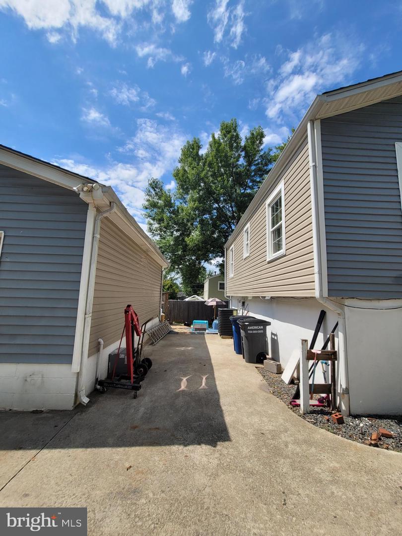 9111 YORKSHIRE LN, MANASSAS, Virginia 20111, 4 Bedrooms Bedrooms, ,3 BathroomsBathrooms,Residential,For sale,9111 YORKSHIRE LN,VAPW2099758 MLS # VAPW2099758