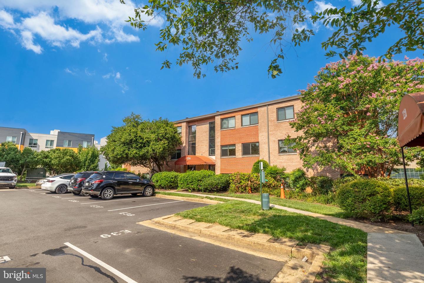 3314 S 28TH ST S #203, ALEXANDRIA, Virginia 22302, 2 Bedrooms Bedrooms, ,1 BathroomBathrooms,Residential,For sale,3314 S 28TH ST S #203,VAAX2047762 MLS # VAAX2047762