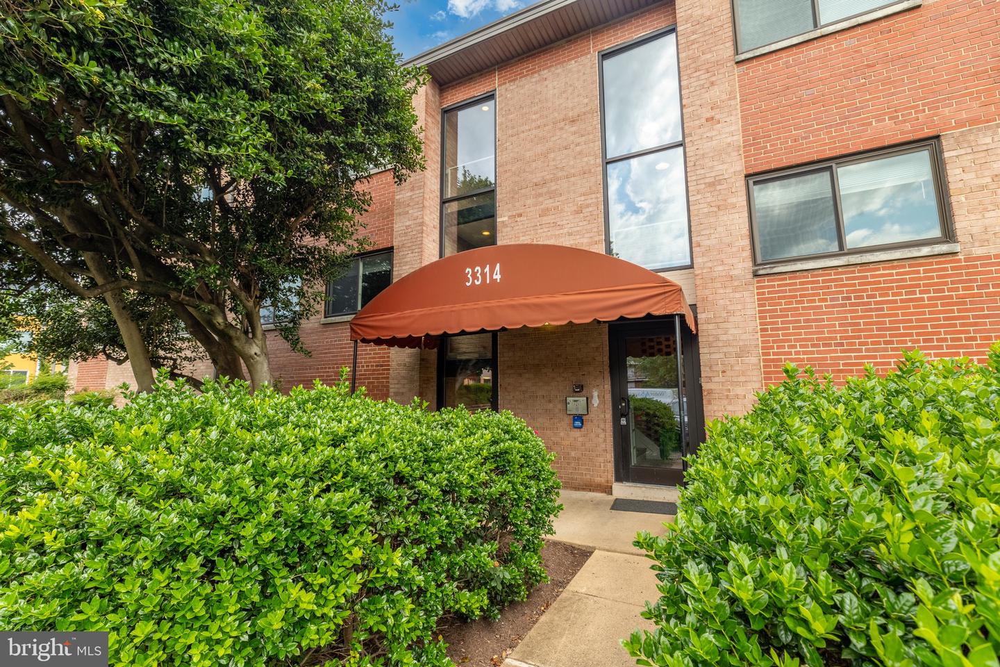3314 S 28TH ST S #203, ALEXANDRIA, Virginia 22302, 2 Bedrooms Bedrooms, ,1 BathroomBathrooms,Residential,For sale,3314 S 28TH ST S #203,VAAX2047762 MLS # VAAX2047762