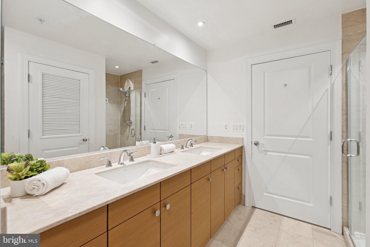 2425 L ST NW #210, WASHINGTON, District Of Columbia 20037, 2 Bedrooms Bedrooms, ,2 BathroomsBathrooms,Residential,For sale,2425 L ST NW #210,DCDC2211702 MLS # DCDC2211702