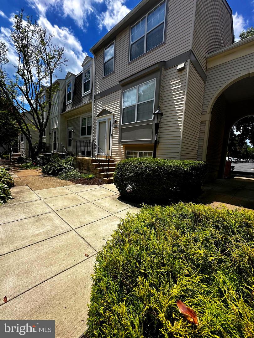5976 ANNABERG PL #168, BURKE, Virginia 22015, 3 Bedrooms Bedrooms, ,3 BathroomsBathrooms,Residential,For sale,5976 ANNABERG PL #168,VAFX2257044 MLS # VAFX2257044