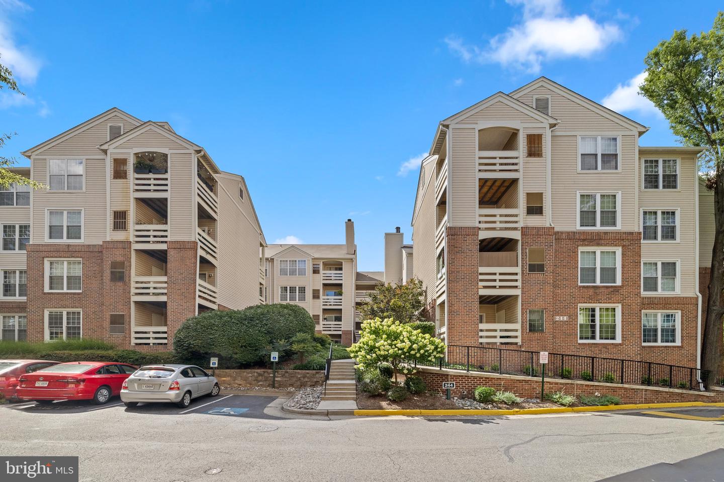 244 S REYNOLDS ST #405, ALEXANDRIA, Virginia 22304, 2 Bedrooms Bedrooms, ,2 BathroomsBathrooms,Residential,For sale,244 S REYNOLDS ST #405,VAAX2047772 MLS # VAAX2047772