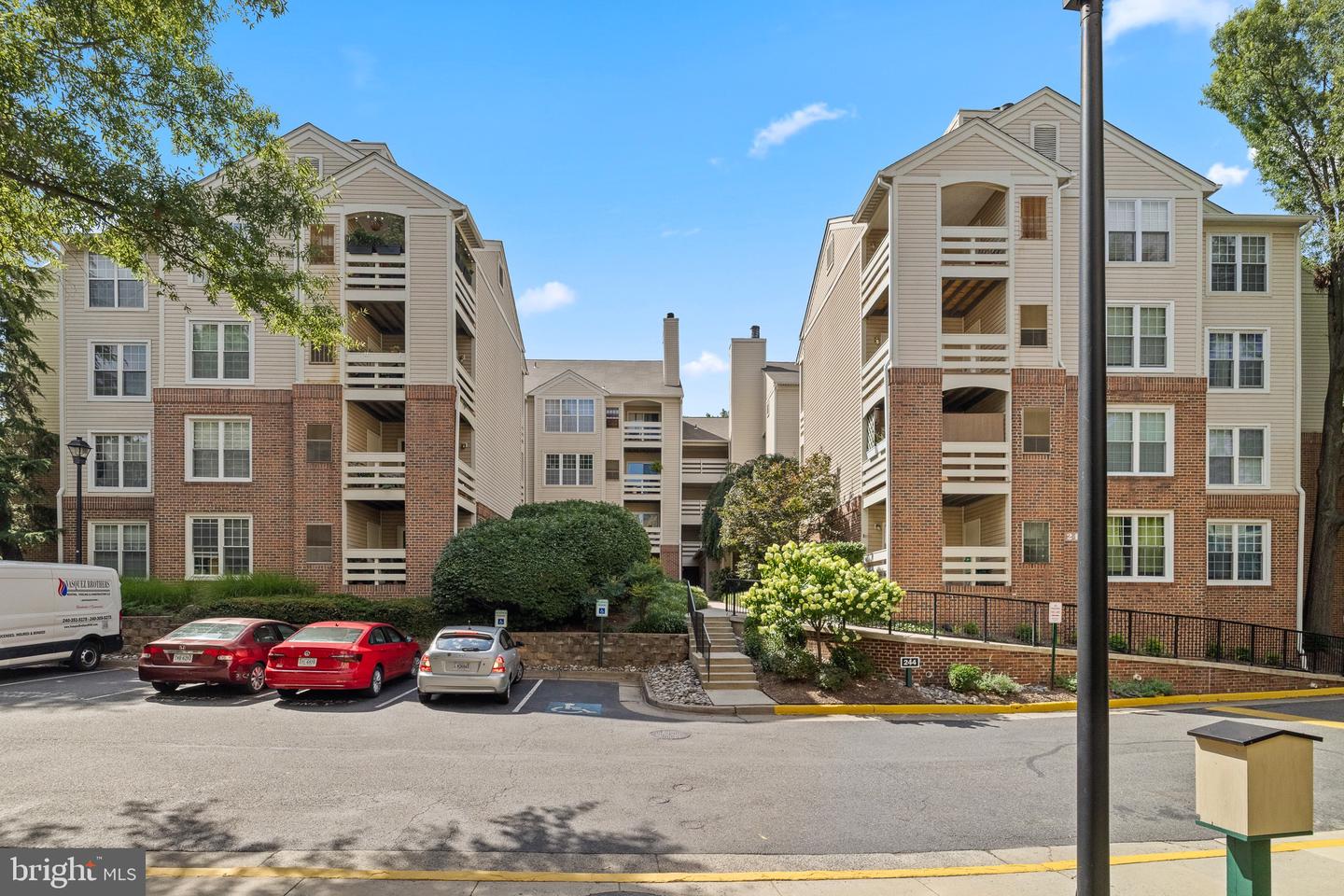 244 S REYNOLDS ST #405, ALEXANDRIA, Virginia 22304, 2 Bedrooms Bedrooms, ,2 BathroomsBathrooms,Residential,For sale,244 S REYNOLDS ST #405,VAAX2047772 MLS # VAAX2047772