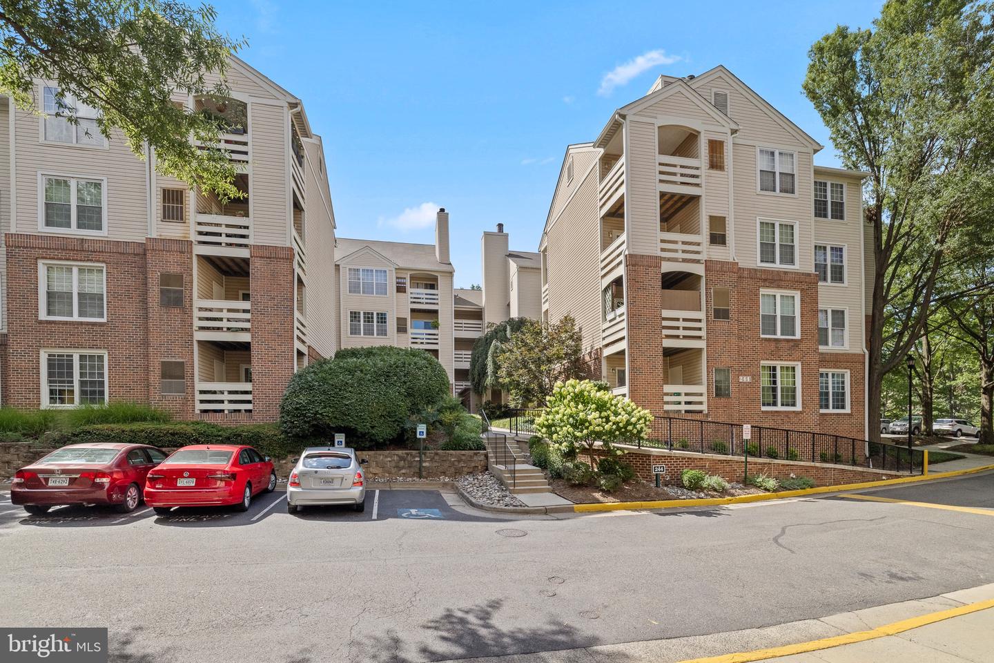 244 S REYNOLDS ST #405, ALEXANDRIA, Virginia 22304, 2 Bedrooms Bedrooms, ,2 BathroomsBathrooms,Residential,For sale,244 S REYNOLDS ST #405,VAAX2047772 MLS # VAAX2047772