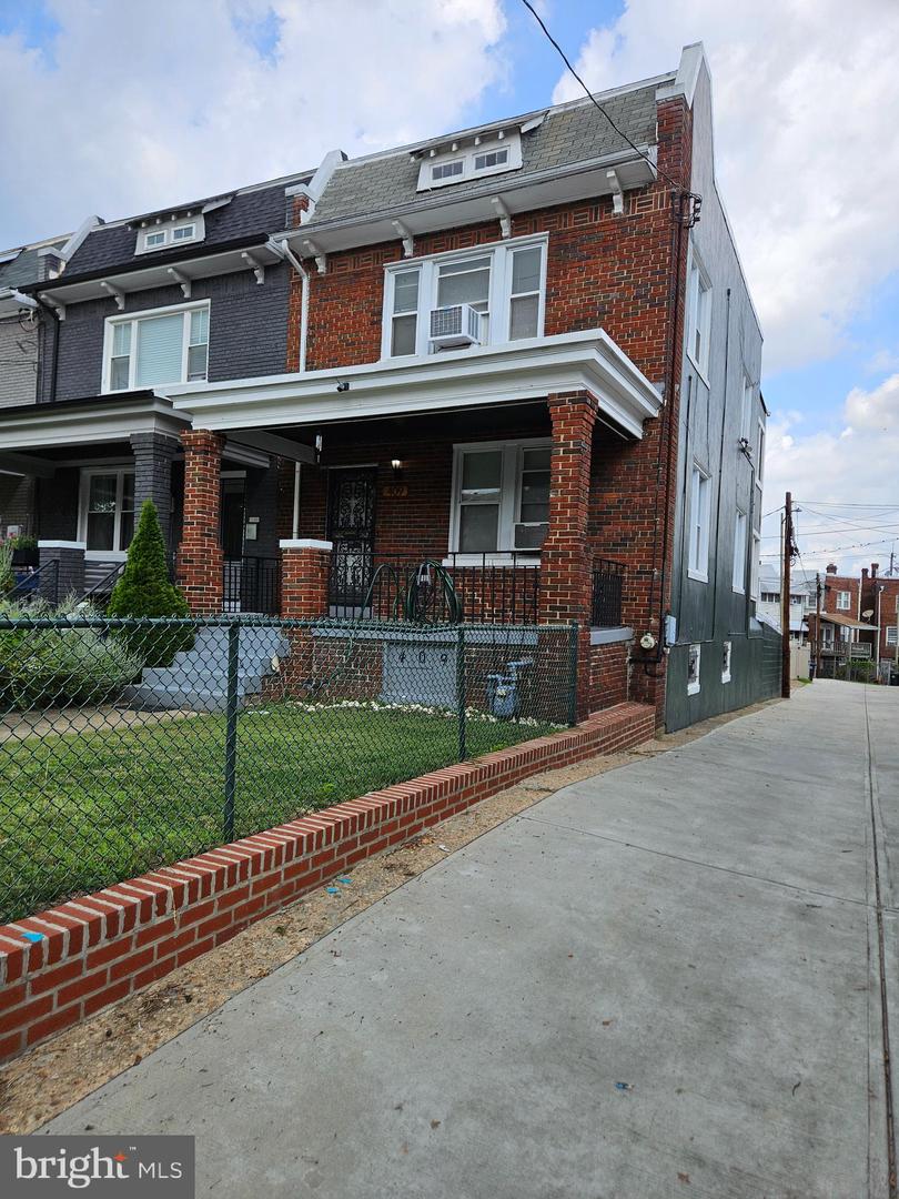 409 FARRAGUT ST NW, WASHINGTON, District Of Columbia 20011, 3 Bedrooms Bedrooms, ,1 BathroomBathrooms,Residential,For sale,409 FARRAGUT ST NW,DCDC2211720 MLS # DCDC2211720