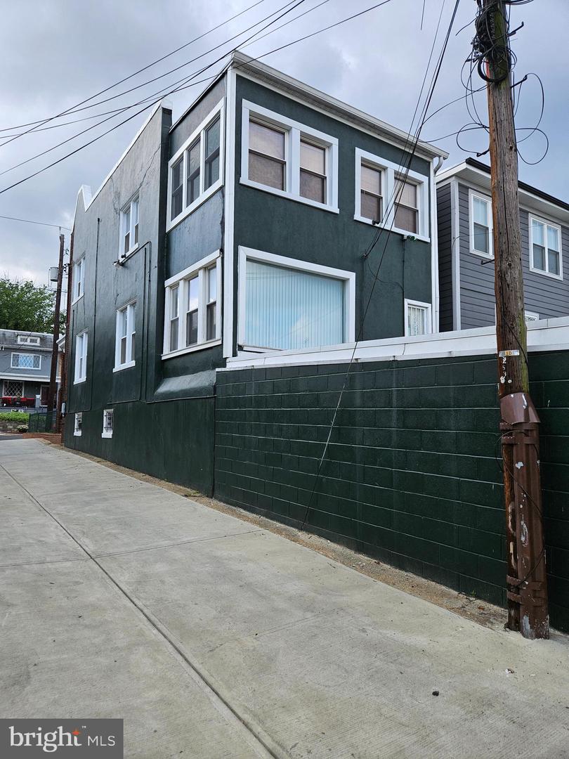 409 FARRAGUT ST NW, WASHINGTON, District Of Columbia 20011, 3 Bedrooms Bedrooms, ,1 BathroomBathrooms,Residential,For sale,409 FARRAGUT ST NW,DCDC2211720 MLS # DCDC2211720