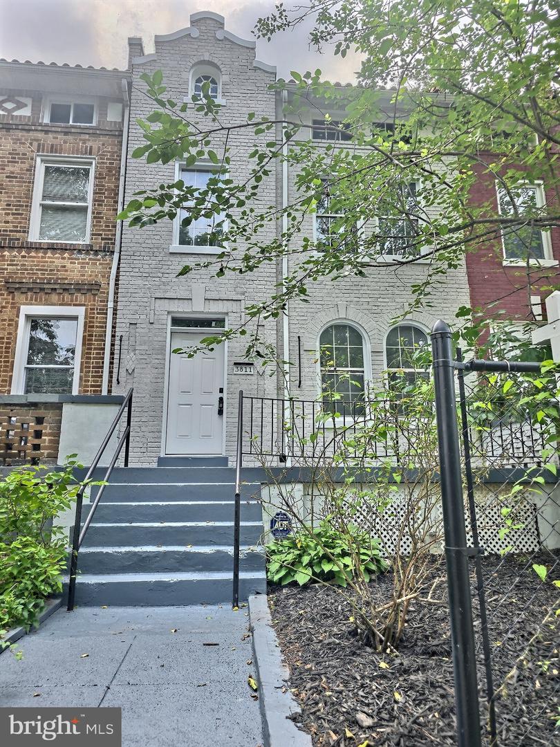 3811 5TH ST NW, WASHINGTON, District Of Columbia 20011, 3 Bedrooms Bedrooms, ,2 BathroomsBathrooms,Residential,For sale,3811 5TH ST NW,DCDC2201378 MLS # DCDC2201378