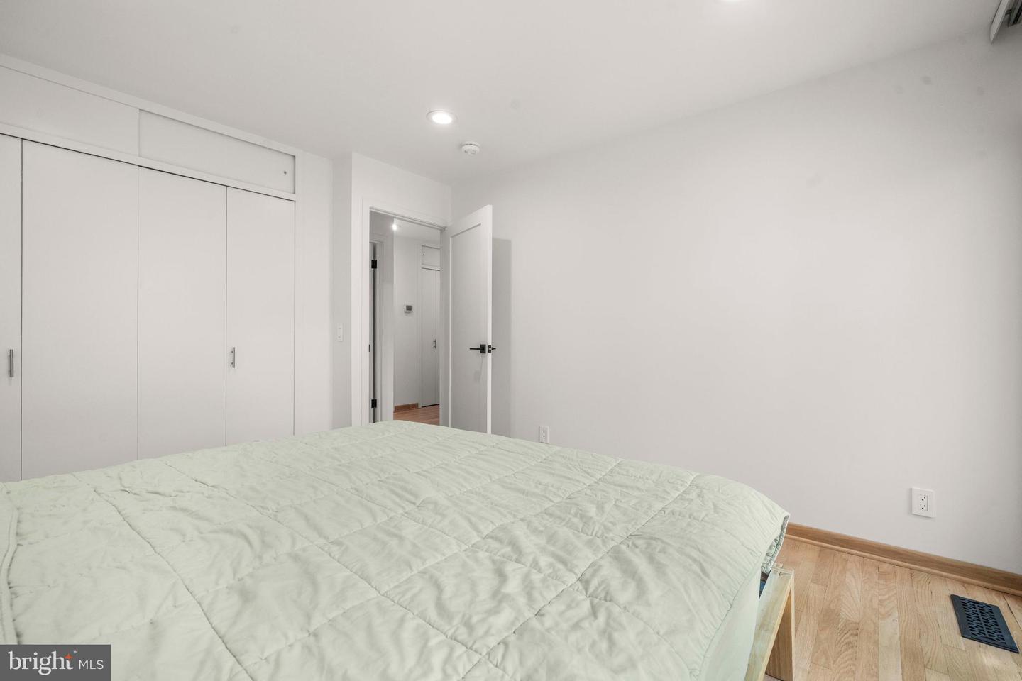 2855 DAVENPORT ST NW, WASHINGTON, District Of Columbia 20008, 5 Bedrooms Bedrooms, ,3 BathroomsBathrooms,Residential,For sale,2855 DAVENPORT ST NW,DCDC2204110 MLS # DCDC2204110