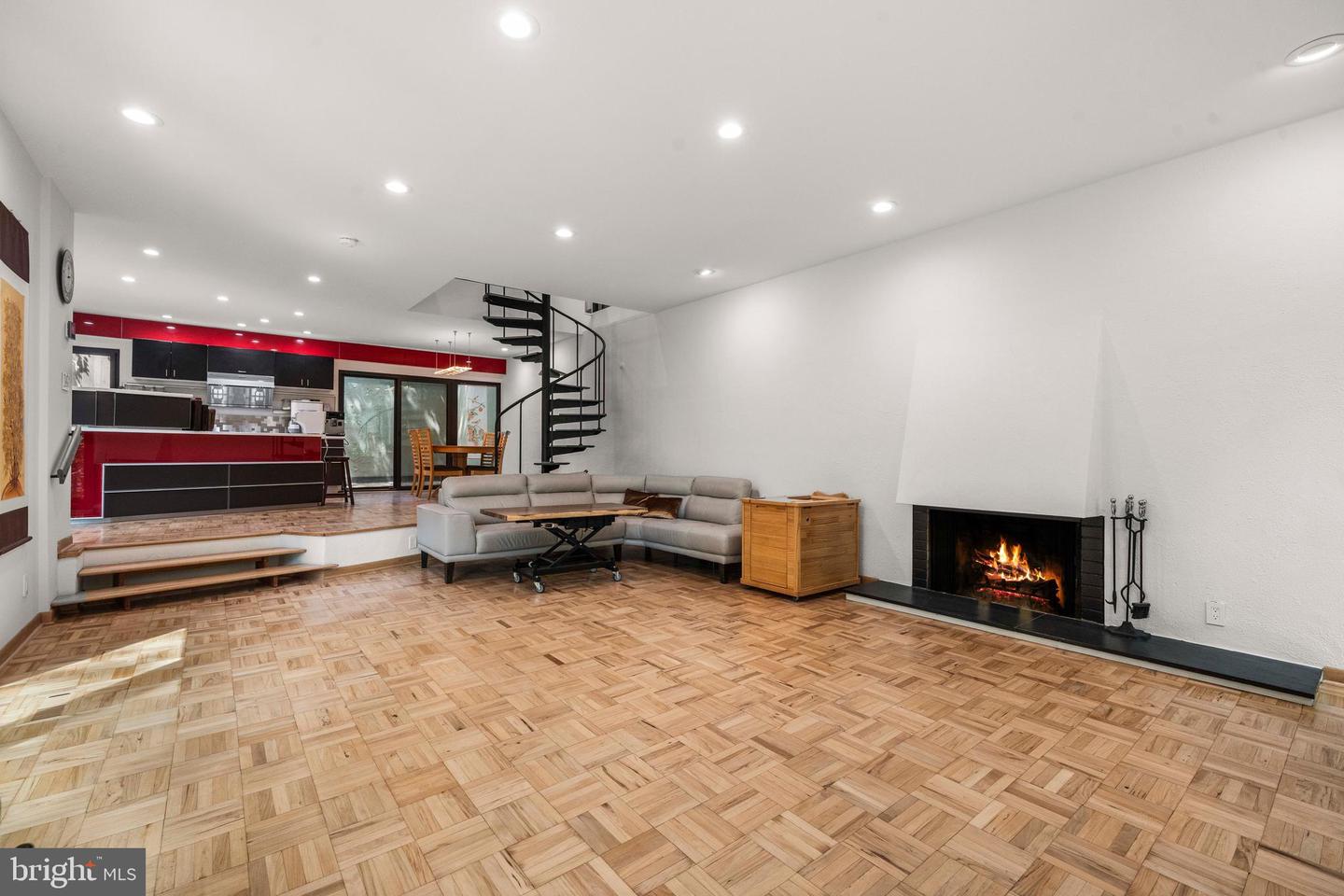 2855 DAVENPORT ST NW, WASHINGTON, District Of Columbia 20008, 5 Bedrooms Bedrooms, ,3 BathroomsBathrooms,Residential,For sale,2855 DAVENPORT ST NW,DCDC2204110 MLS # DCDC2204110