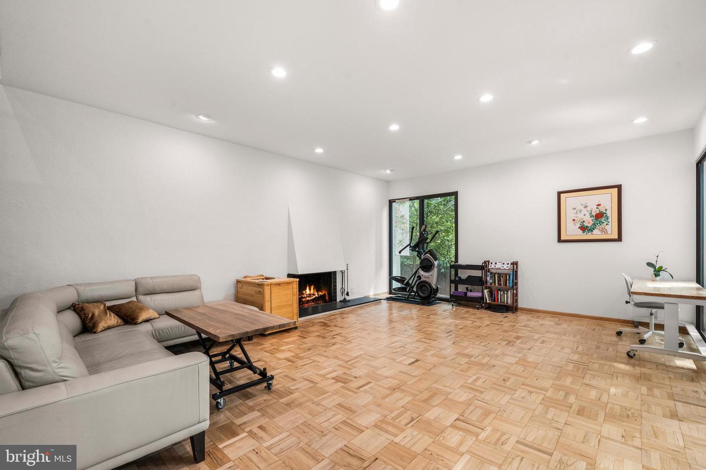 2855 DAVENPORT ST NW, WASHINGTON, District Of Columbia 20008, 5 Bedrooms Bedrooms, ,3 BathroomsBathrooms,Residential,For sale,2855 DAVENPORT ST NW,DCDC2204110 MLS # DCDC2204110