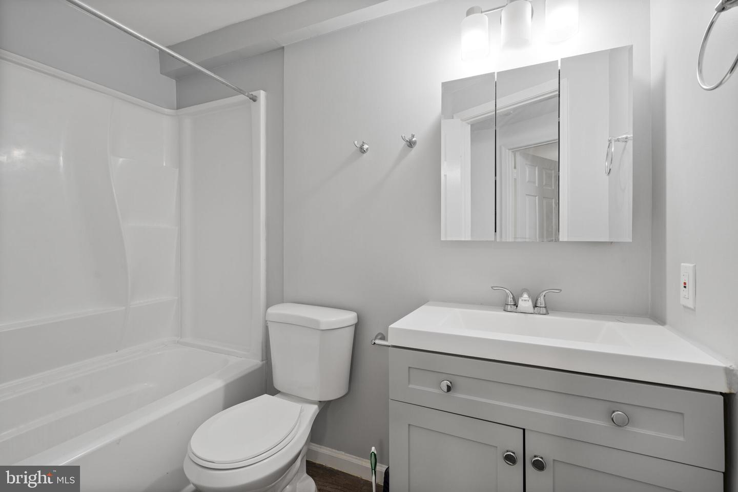 1513 SWANN ST NW, WASHINGTON, District Of Columbia 20009, 5 Bedrooms Bedrooms, ,3 BathroomsBathrooms,Residential,For sale,1513 SWANN ST NW,DCDC2206786 MLS # DCDC2206786