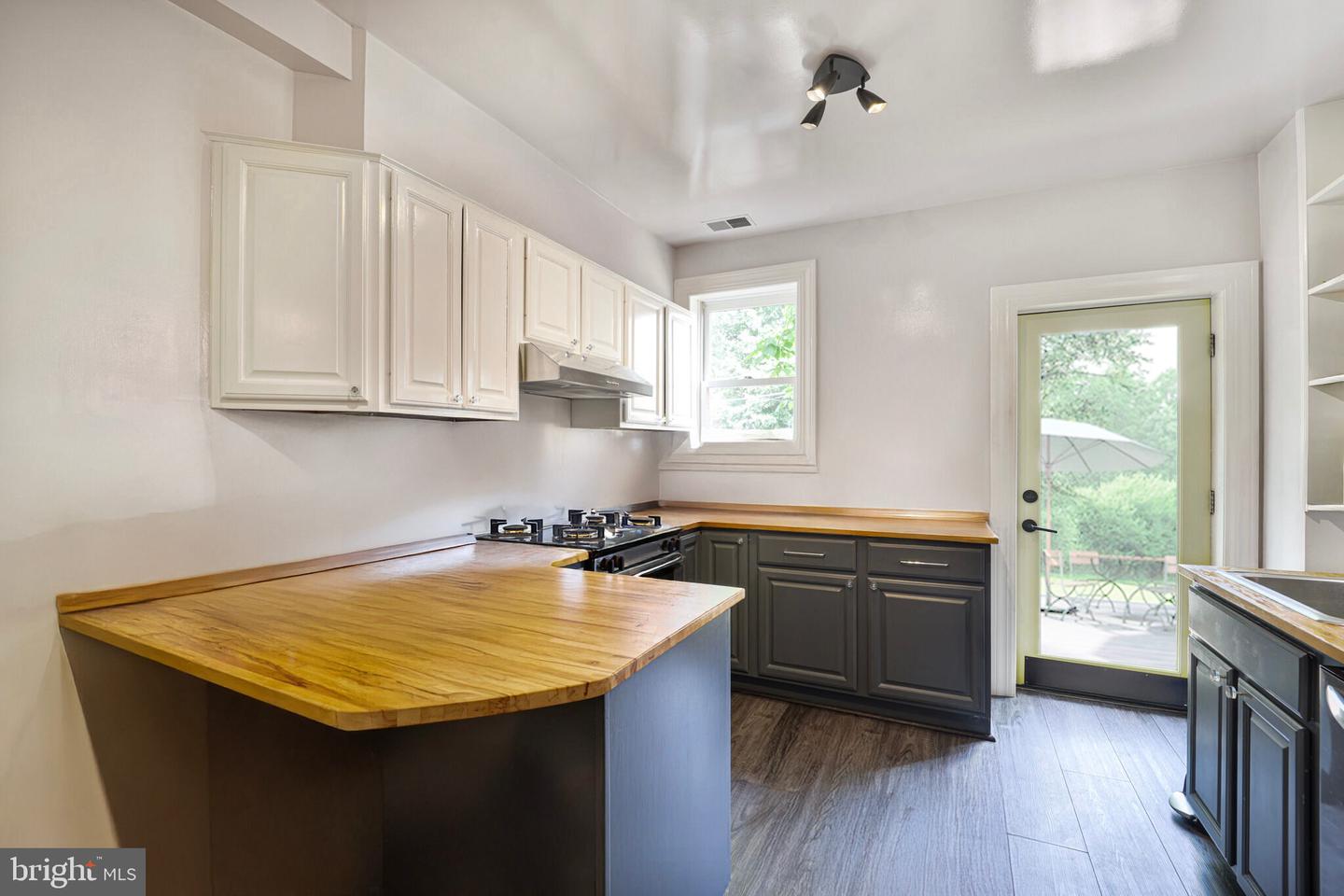 1513 SWANN ST NW, WASHINGTON, District Of Columbia 20009, 5 Bedrooms Bedrooms, ,3 BathroomsBathrooms,Residential,For sale,1513 SWANN ST NW,DCDC2206786 MLS # DCDC2206786