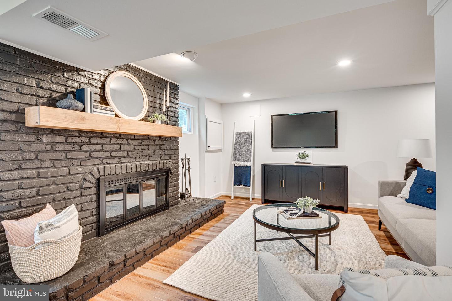 9717 COMMONWEALTH BLVD, FAIRFAX, Virginia 22032, 4 Bedrooms Bedrooms, ,2 BathroomsBathrooms,Residential,For sale,9717 COMMONWEALTH BLVD,VAFX2254946 MLS # VAFX2254946