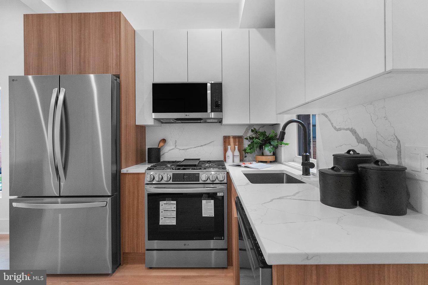 1619 SWANN ST NW #4, WASHINGTON, District Of Columbia 20009, 2 Bedrooms Bedrooms, ,2 BathroomsBathrooms,Residential,For sale,1619 SWANN ST NW #4,DCDC2210342 MLS # DCDC2210342
