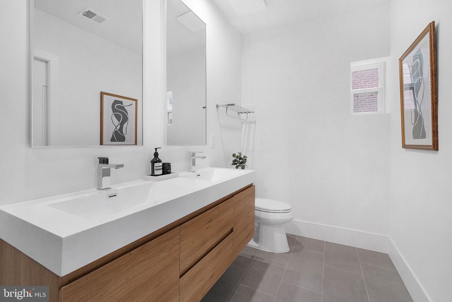 1619 SWANN ST NW #4, WASHINGTON, District Of Columbia 20009, 2 Bedrooms Bedrooms, ,2 BathroomsBathrooms,Residential,For sale,1619 SWANN ST NW #4,DCDC2210342 MLS # DCDC2210342