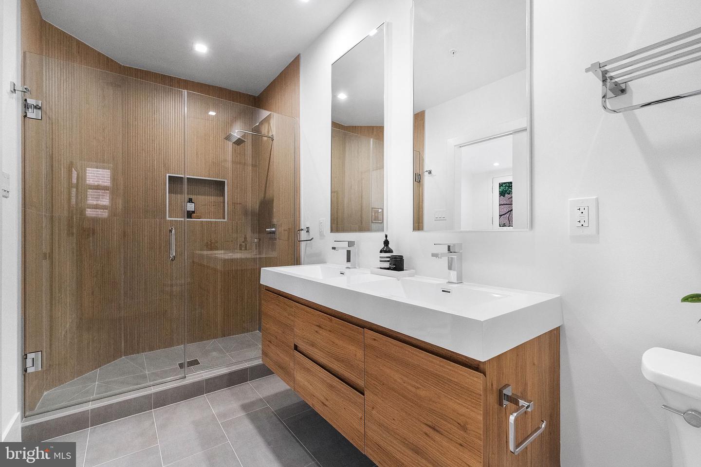 1619 SWANN ST NW #4, WASHINGTON, District Of Columbia 20009, 2 Bedrooms Bedrooms, ,2 BathroomsBathrooms,Residential,For sale,1619 SWANN ST NW #4,DCDC2210342 MLS # DCDC2210342