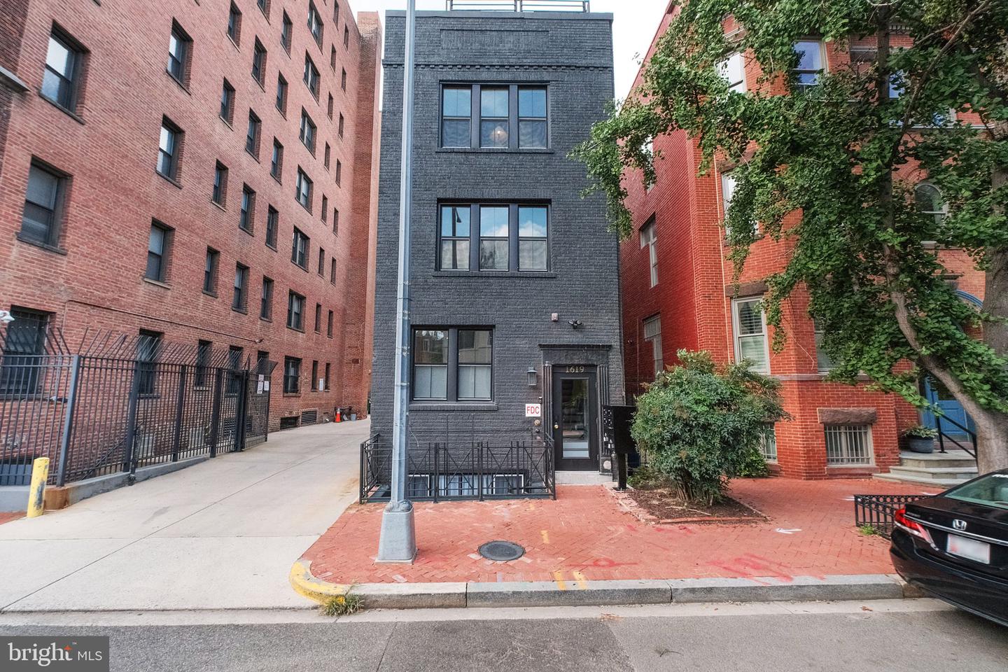 1619 SWANN ST NW #4, WASHINGTON, District Of Columbia 20009, 2 Bedrooms Bedrooms, ,2 BathroomsBathrooms,Residential,For sale,1619 SWANN ST NW #4,DCDC2210342 MLS # DCDC2210342