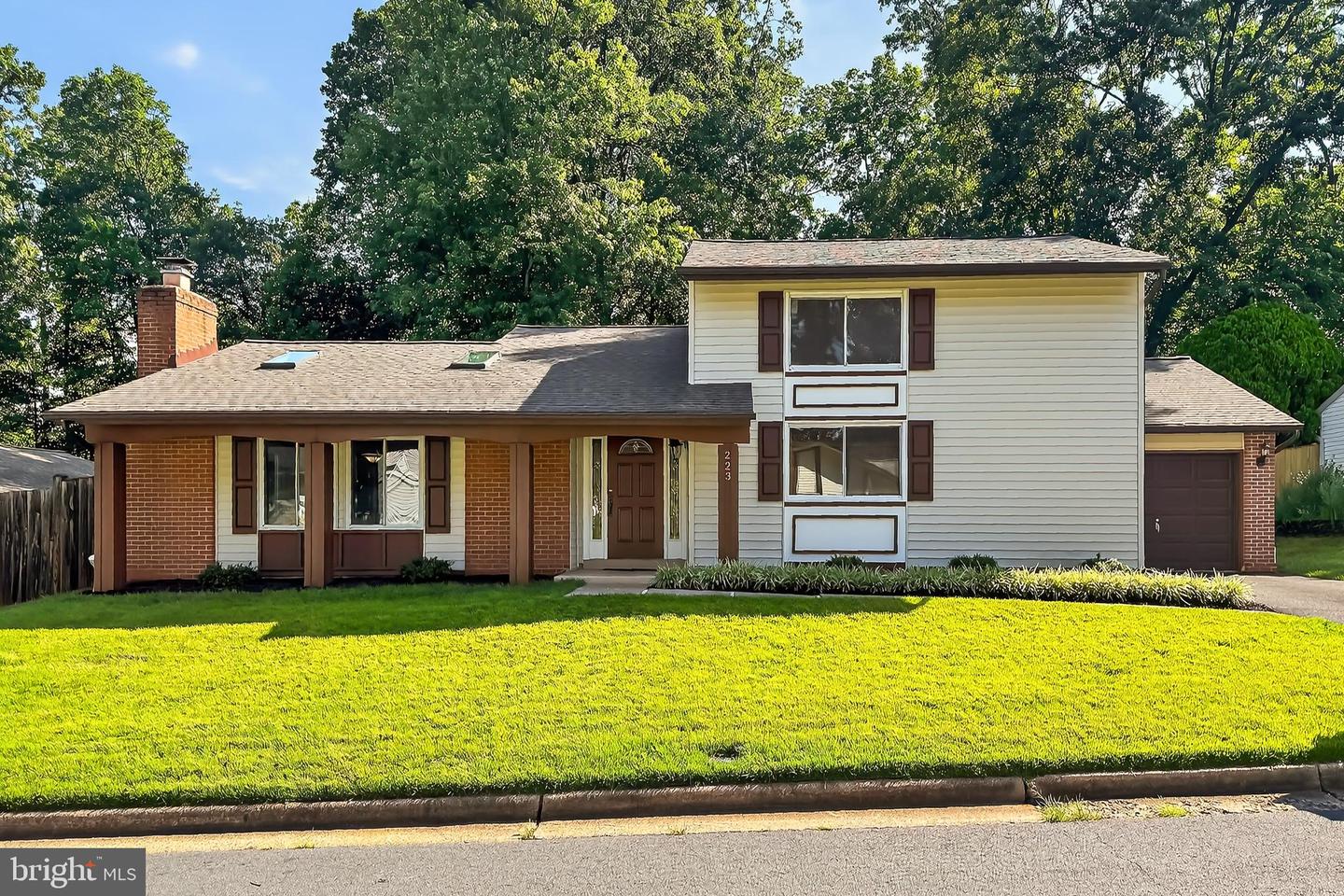 223 W MEADOWLAND LN, STERLING, Virginia 20164, 4 Bedrooms Bedrooms, ,2 BathroomsBathrooms,Residential,For sale,223 W MEADOWLAND LN,VALO2101598 MLS # VALO2101598