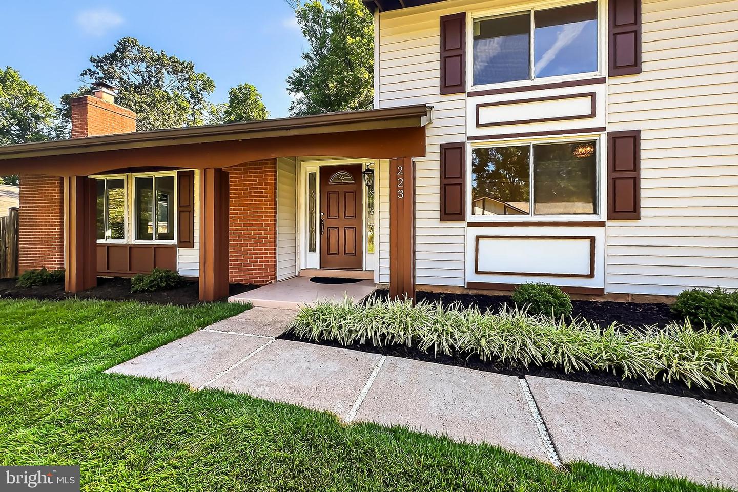 223 W MEADOWLAND LN, STERLING, Virginia 20164, 4 Bedrooms Bedrooms, ,2 BathroomsBathrooms,Residential,For sale,223 W MEADOWLAND LN,VALO2101598 MLS # VALO2101598