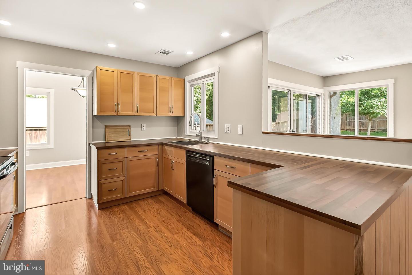 223 W MEADOWLAND LN, STERLING, Virginia 20164, 4 Bedrooms Bedrooms, ,2 BathroomsBathrooms,Residential,For sale,223 W MEADOWLAND LN,VALO2101598 MLS # VALO2101598