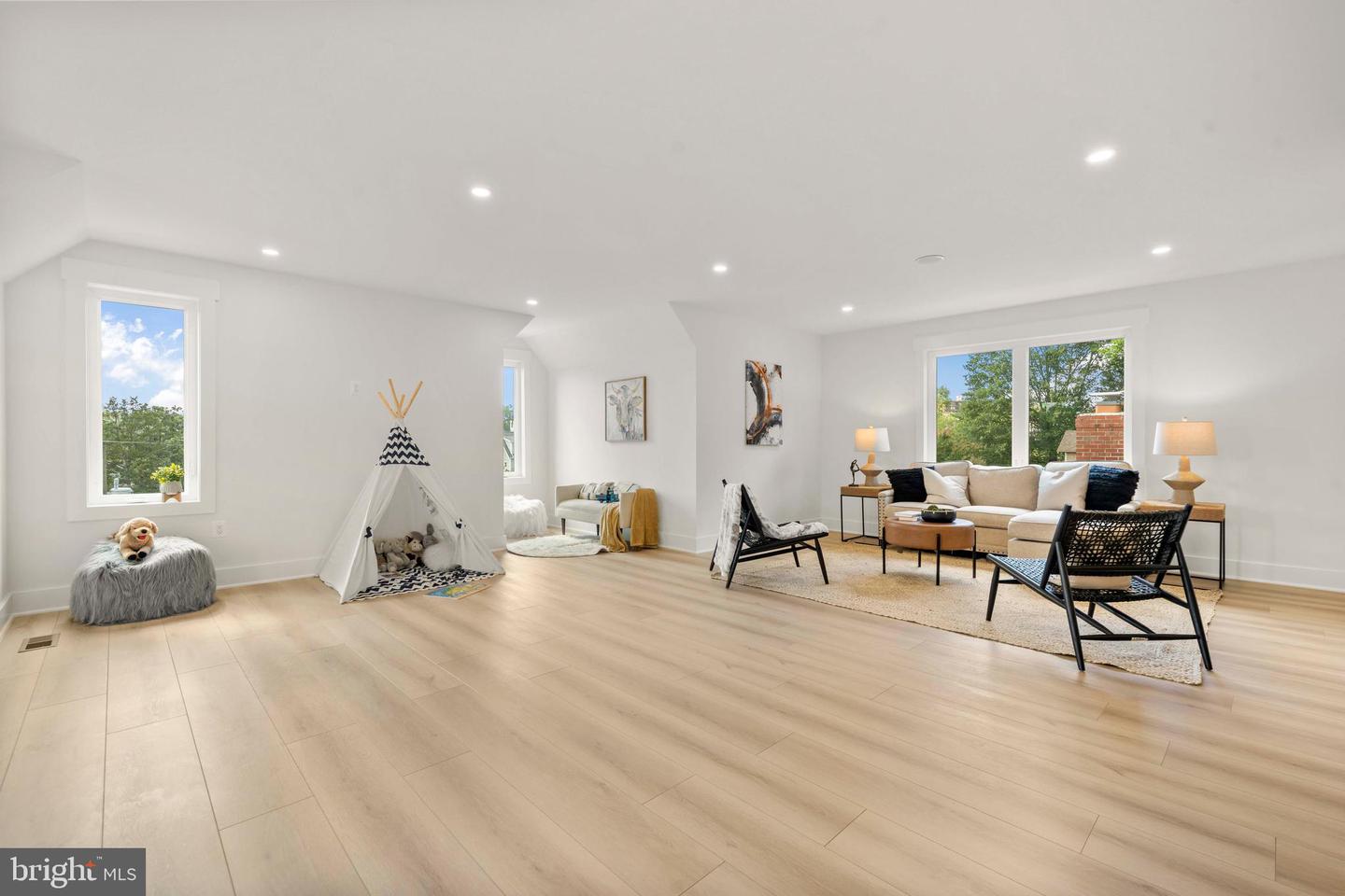 1905 N TAYLOR ST, ARLINGTON, Virginia 22207, 7 Bedrooms Bedrooms, 15 Rooms Rooms,7 BathroomsBathrooms,Residential,For sale,1905 N TAYLOR ST,VAAR2060864 MLS # VAAR2060864