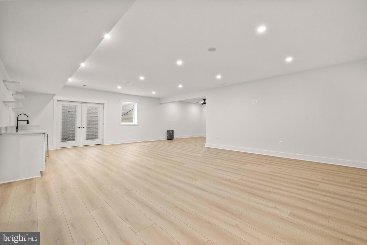 1905 N TAYLOR ST, ARLINGTON, Virginia 22207, 7 Bedrooms Bedrooms, 15 Rooms Rooms,7 BathroomsBathrooms,Residential,For sale,1905 N TAYLOR ST,VAAR2060864 MLS # VAAR2060864