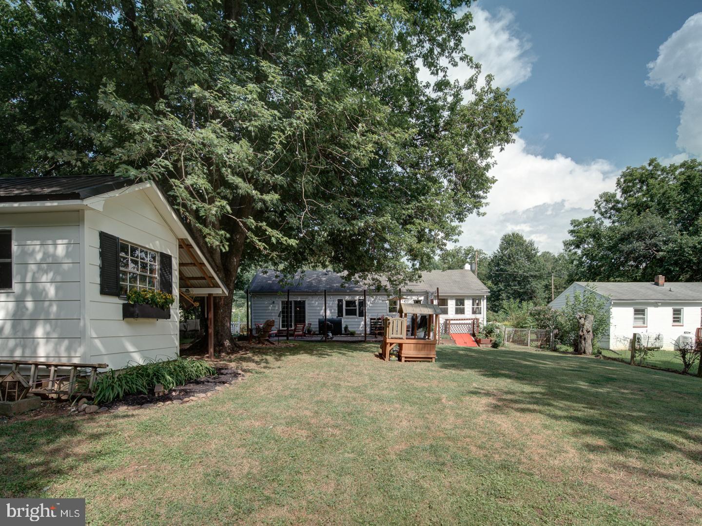16983 SIMPSON CIR, PAEONIAN SPRINGS, Virginia 20129, 3 Bedrooms Bedrooms, ,2 BathroomsBathrooms,Residential,For sale,16983 SIMPSON CIR,VALO2102280 MLS # VALO2102280