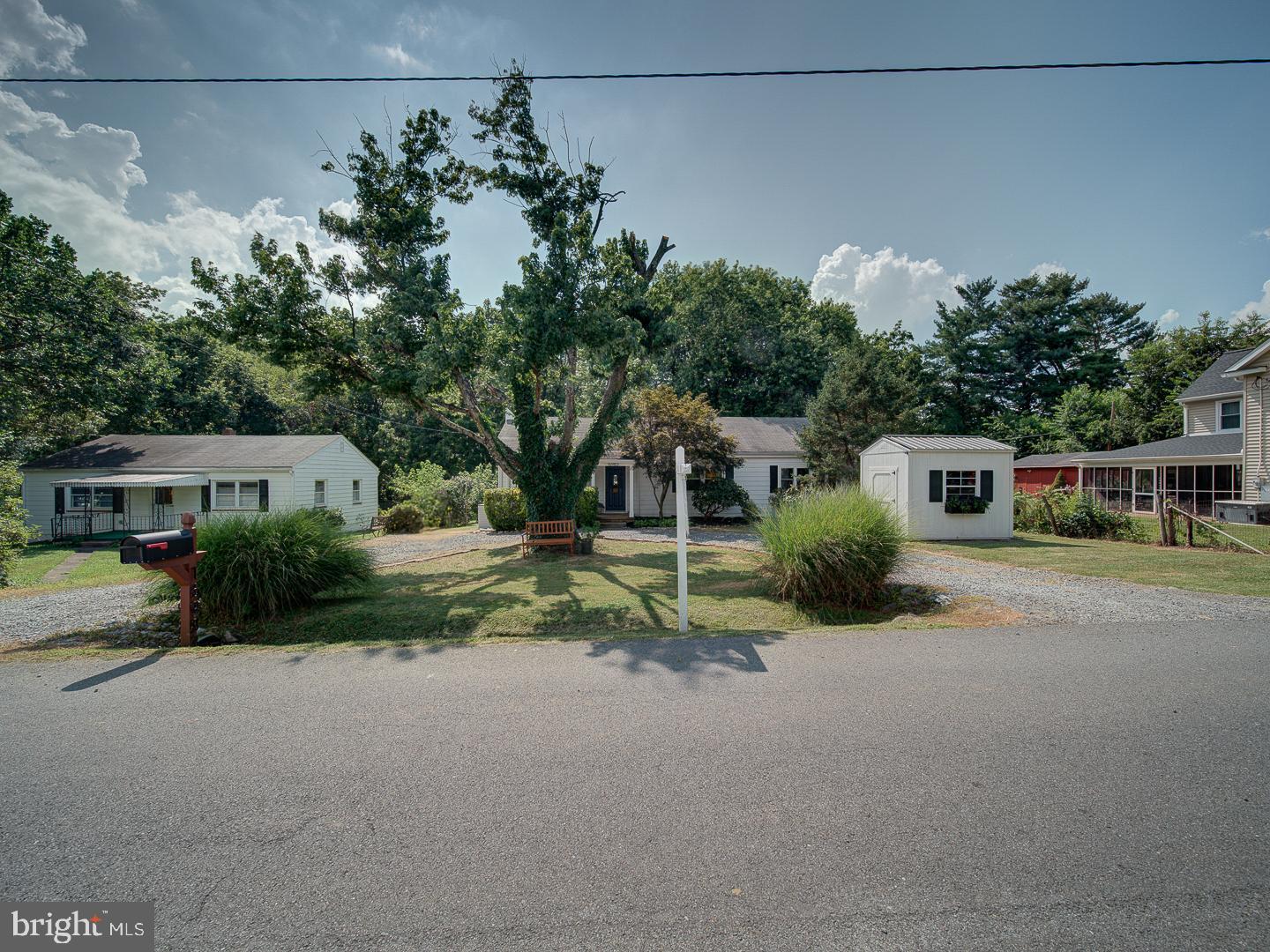 16983 SIMPSON CIR, PAEONIAN SPRINGS, Virginia 20129, 3 Bedrooms Bedrooms, ,2 BathroomsBathrooms,Residential,For sale,16983 SIMPSON CIR,VALO2102280 MLS # VALO2102280